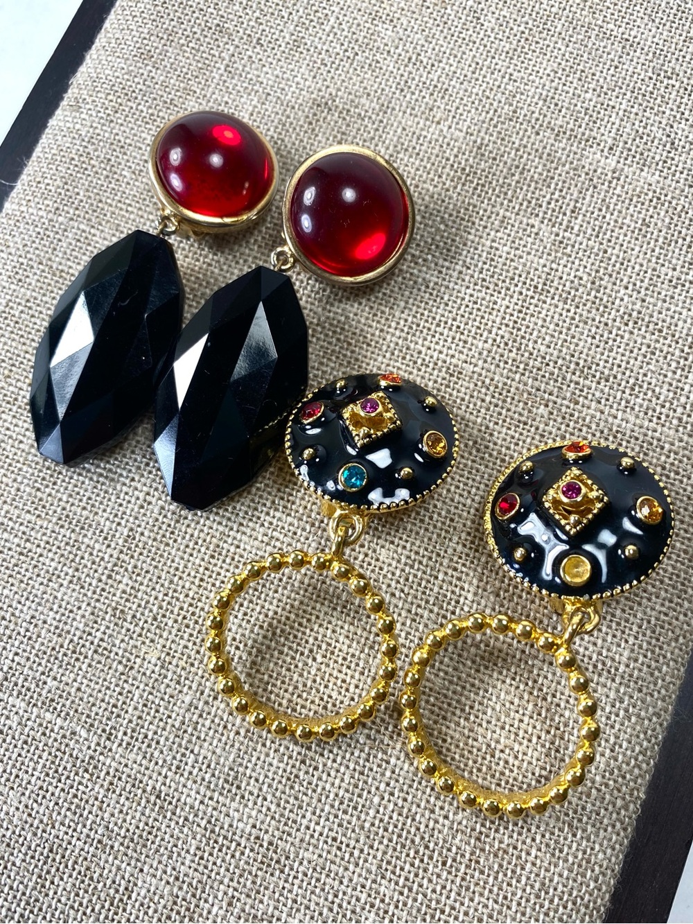 2pc Vintage-style Black Enamel Gold-tone Clip-on + Red Black Dangle Earrings